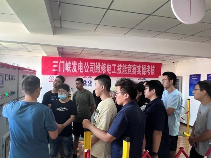 以,賽促,學(xué),學(xué)促,練,校企,合作,共同發(fā)展,。, . 以賽促學(xué) 以學(xué)促練  校企合作 共同發(fā)展