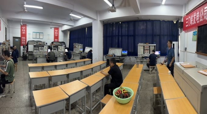以,賽促,學(xué),學(xué)促,練,校企,合作,共同發(fā)展,。, . 以賽促學(xué) 以學(xué)促練  校企合作 共同發(fā)展