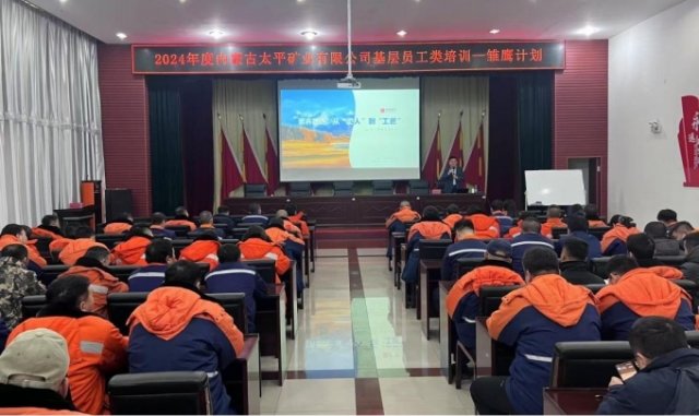 助推企業(yè)創(chuàng)新發(fā)展 黨校分?！八徒倘肫蟆?>
						<h2>助推企業(yè)創(chuàng)新發(fā)展 黨校分校“送教入企”</h2></a>
					</li>


				</ul>
			</div>
			<div   id=
