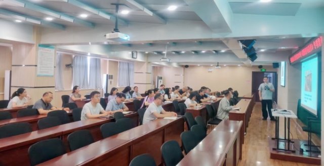 我校開展2025年《攝影技術(shù)提升》專項(xiàng)培訓(xùn)